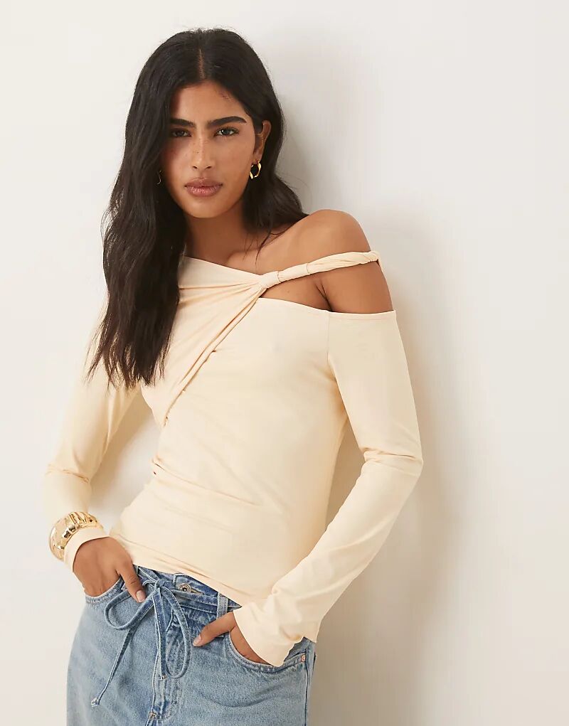 

Топ с длинными рукавами и вырезами ASOS DESIGN цвета пахты