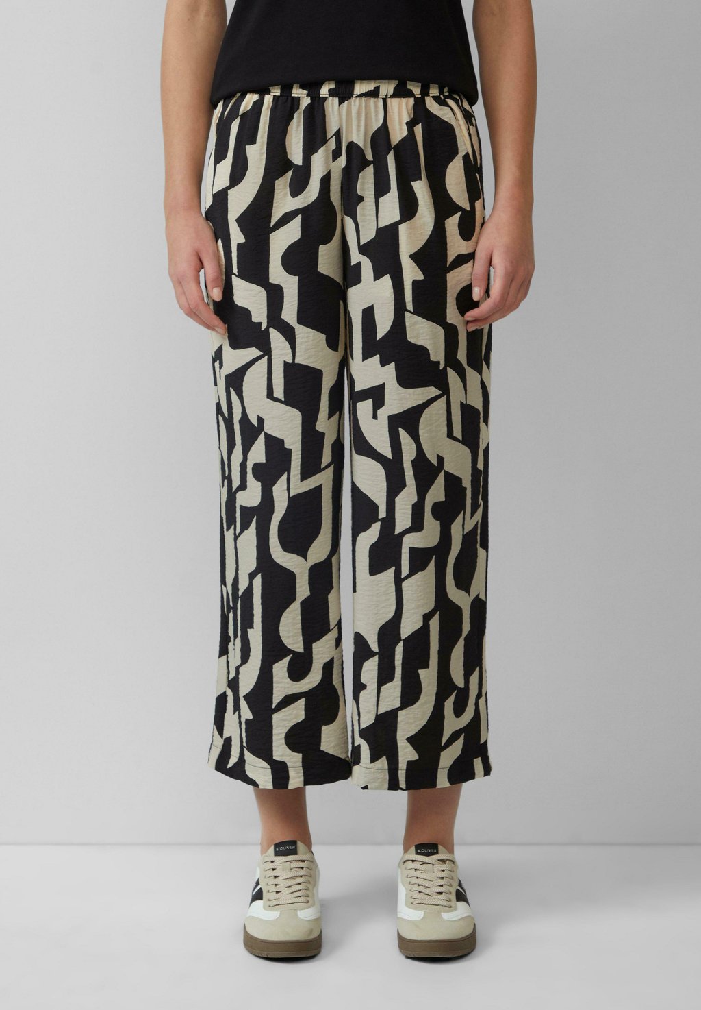 

Брюки FLIESSENDE CULOTTE IM RELAXED FIT MIT FRENCH s.Oliver, черный