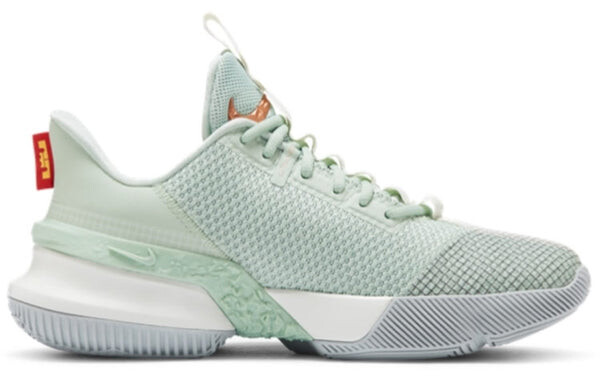 Кроссовки Nike LeBron Ambassador 13 'Empire Jade', цвет pistachio frost/metallic copper/black — фото 2