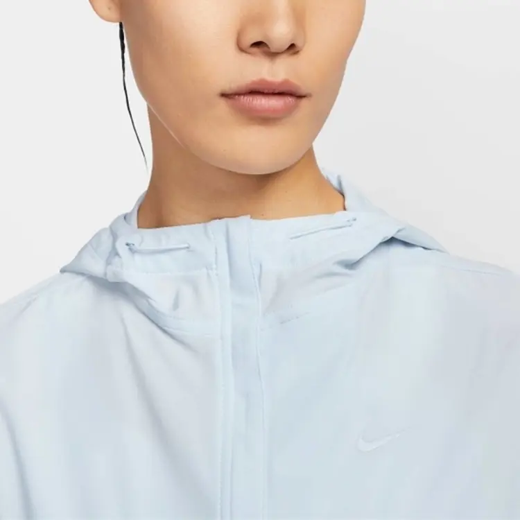 Nike Женская куртка Свифт Репел светло-голубого цвета, Light Blue — фото 4