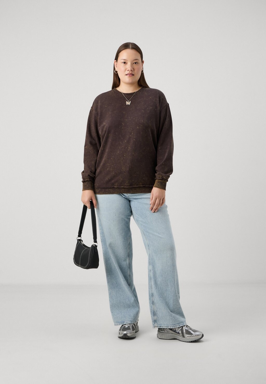 

Толстовка CARLEONI LIFE O NECK ONLY Carmakoma, темно-коричневый