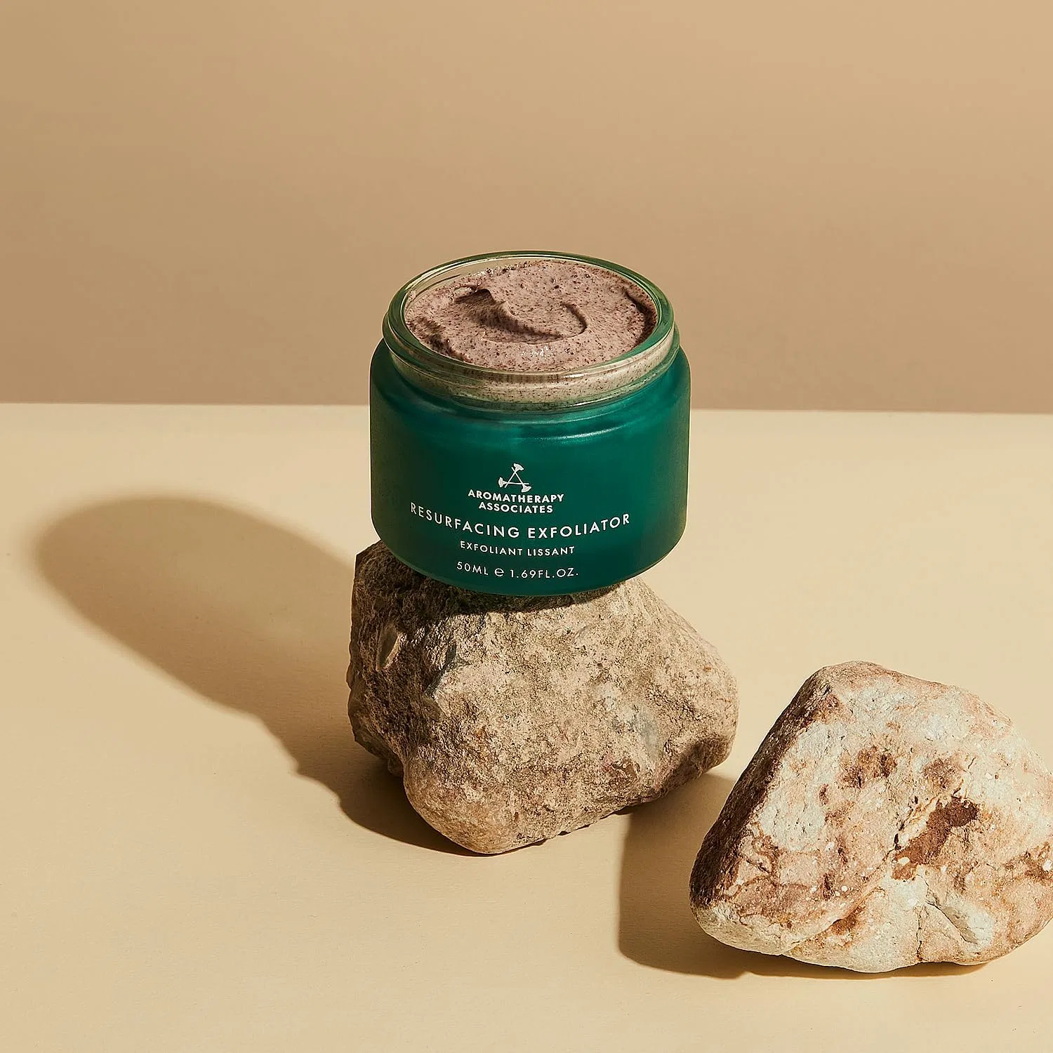 Скраб для лица Aromatherapy Associates Lee Surf Exfoliator, 50 мл — фото 2