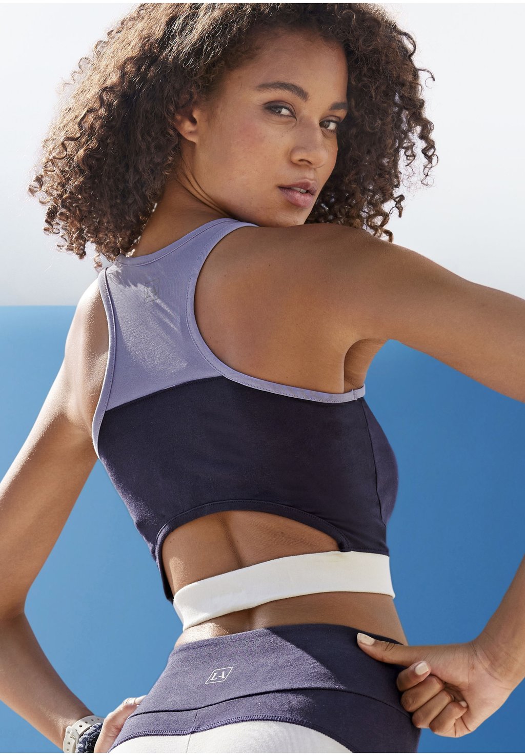 

Топ CROP LASCANA Active, синий