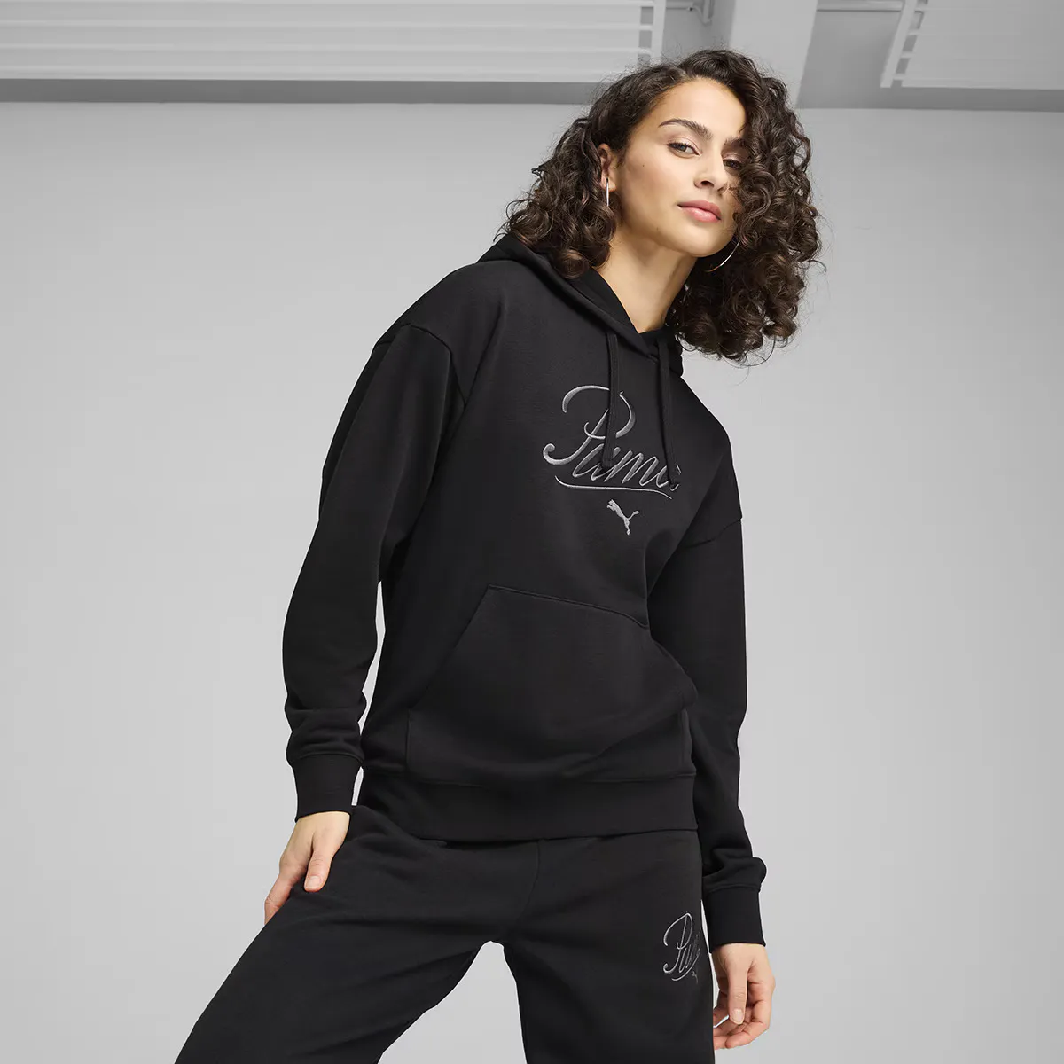 

Женская толстовка с капюшоном ESS SCRIPT Comfort TR Puma, чёрный