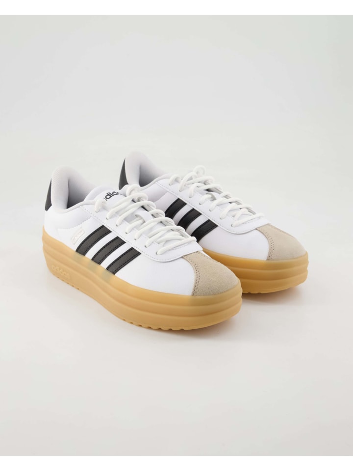 Кроссовки на шнуровке adidas, белый