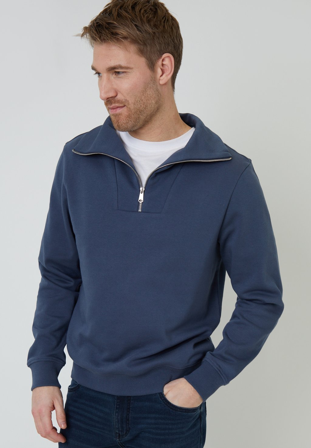 

Толстовка COSMOPOLITAN Threadbare, синий