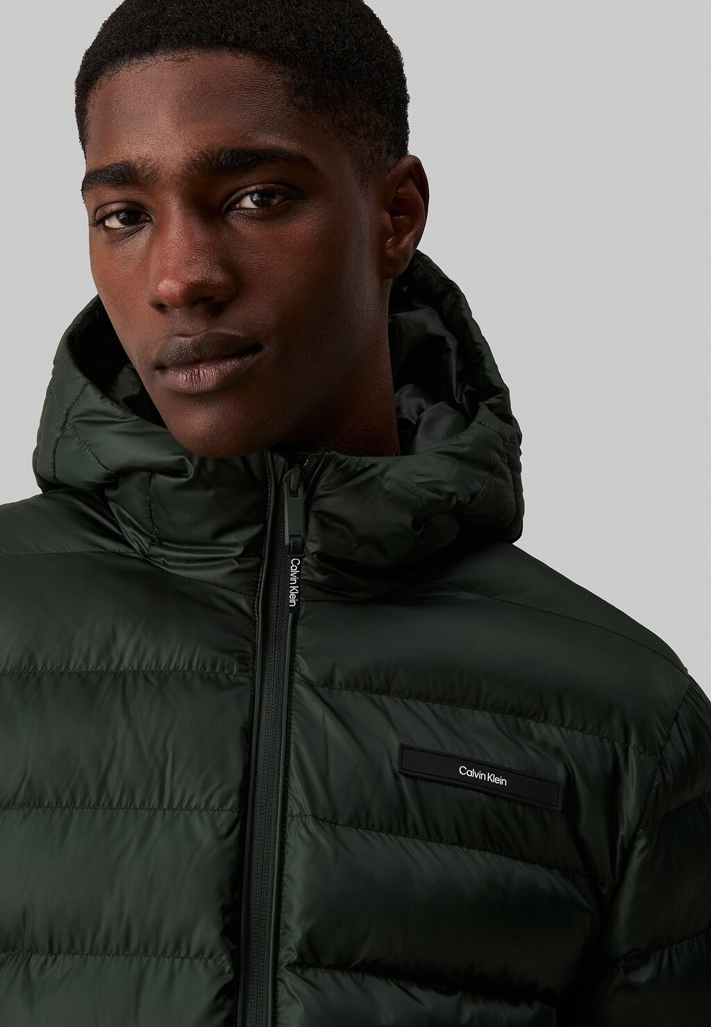 

Легкая куртка HOODED PUFFER JACKET Calvin Klein, темно-зеленый