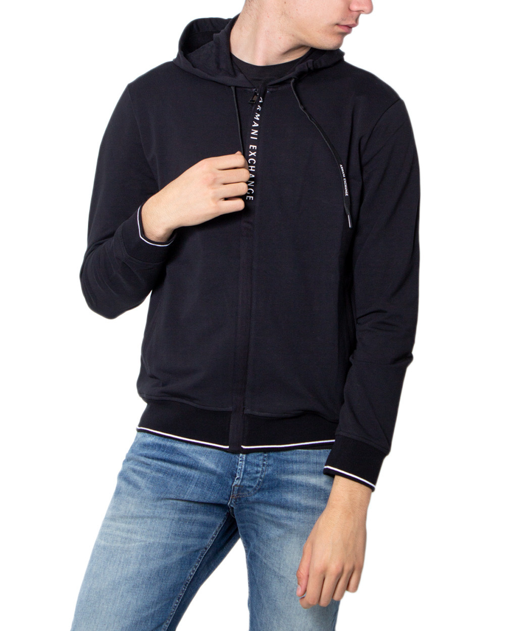 

Толстовка Armani Exchange, черный