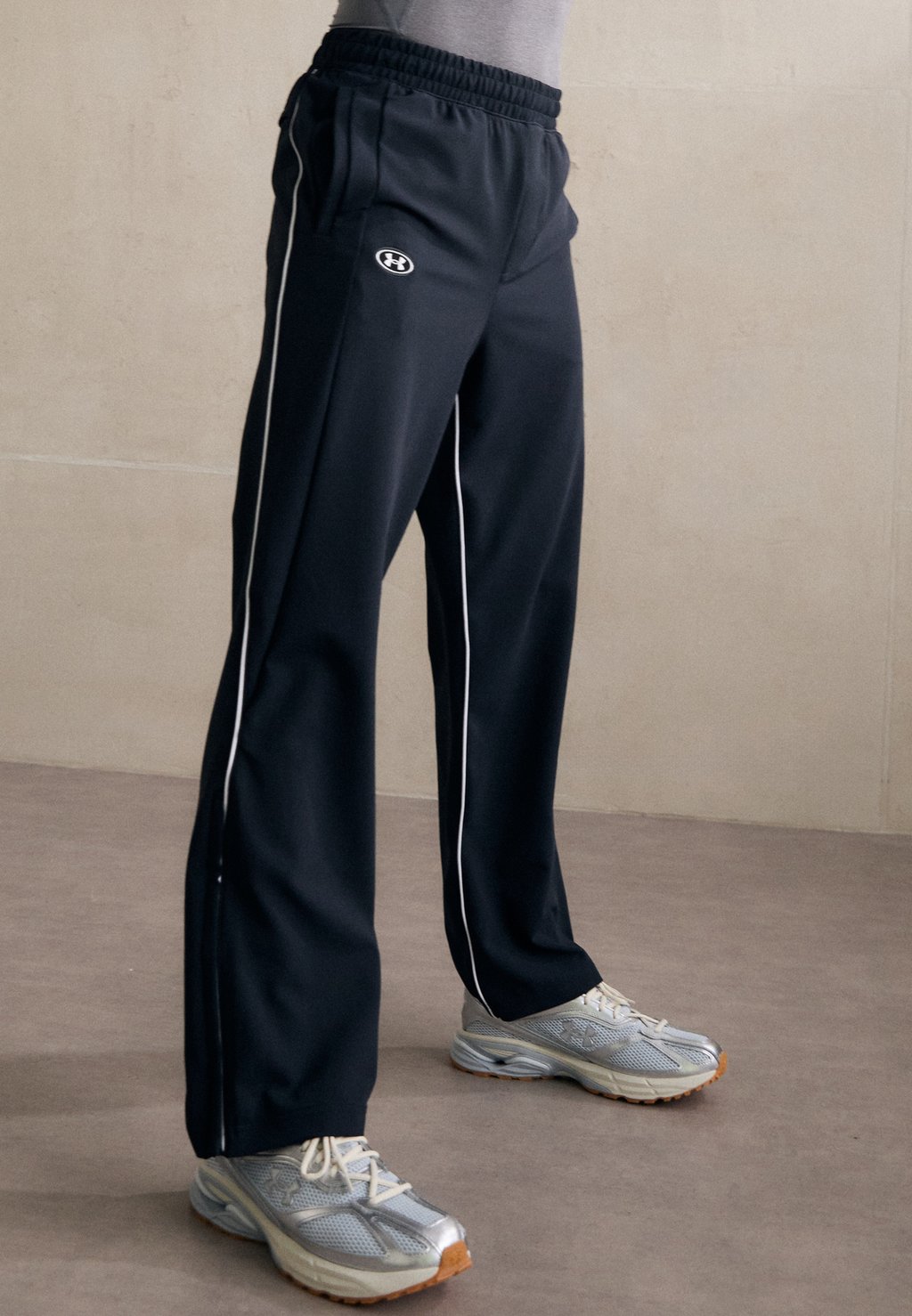 

Спортивные брюки BEST SIDE STRIPE Under Armour, черный