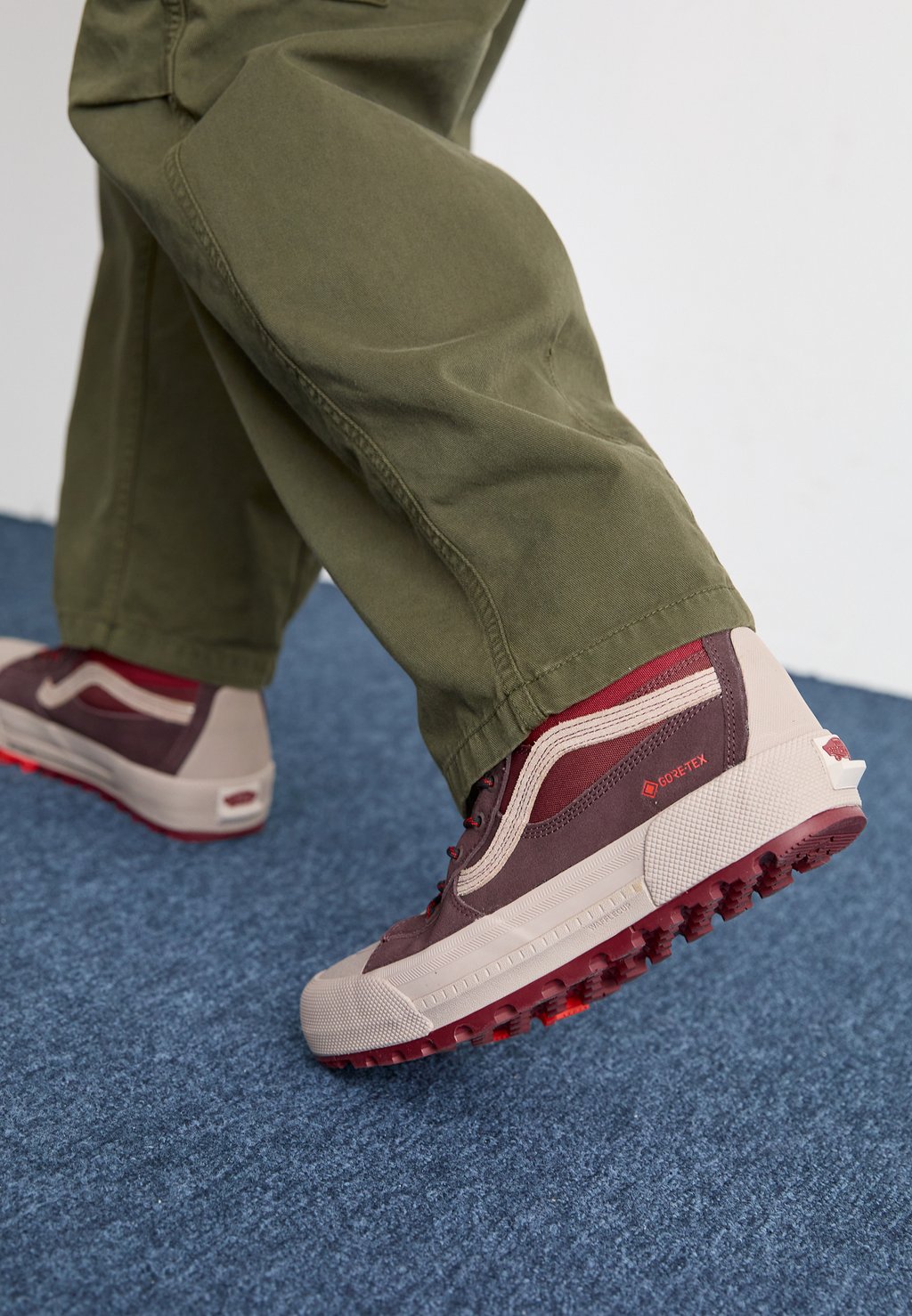 

Высокие кроссовки MTE SK8-HI GORE TEX UNISEX Vans, темно-коричневый