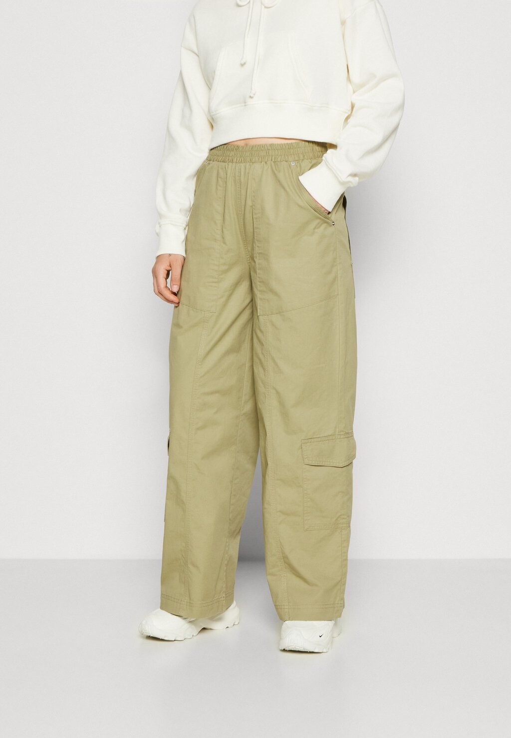

Брюки карго Cotton On, зеленый