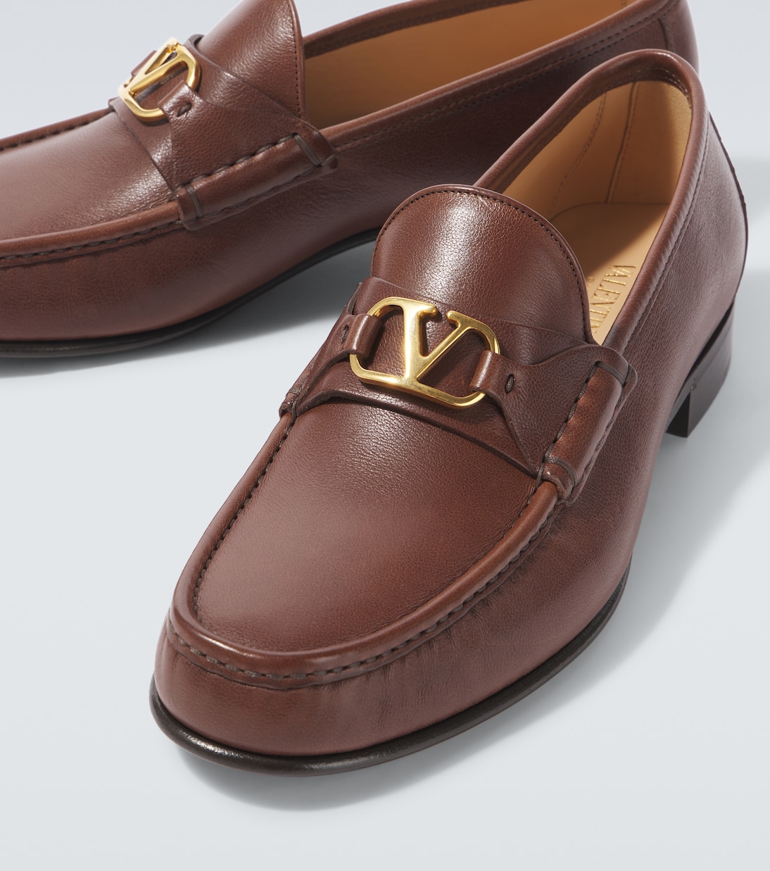 Кожаные лоферы VLogo Signature Valentino Garavani, Bark Brown — фото 3