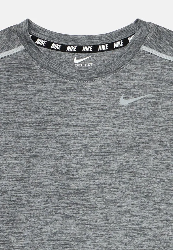 Спортивная футболка miler Nike Performance, Smoke Grey — фото 4