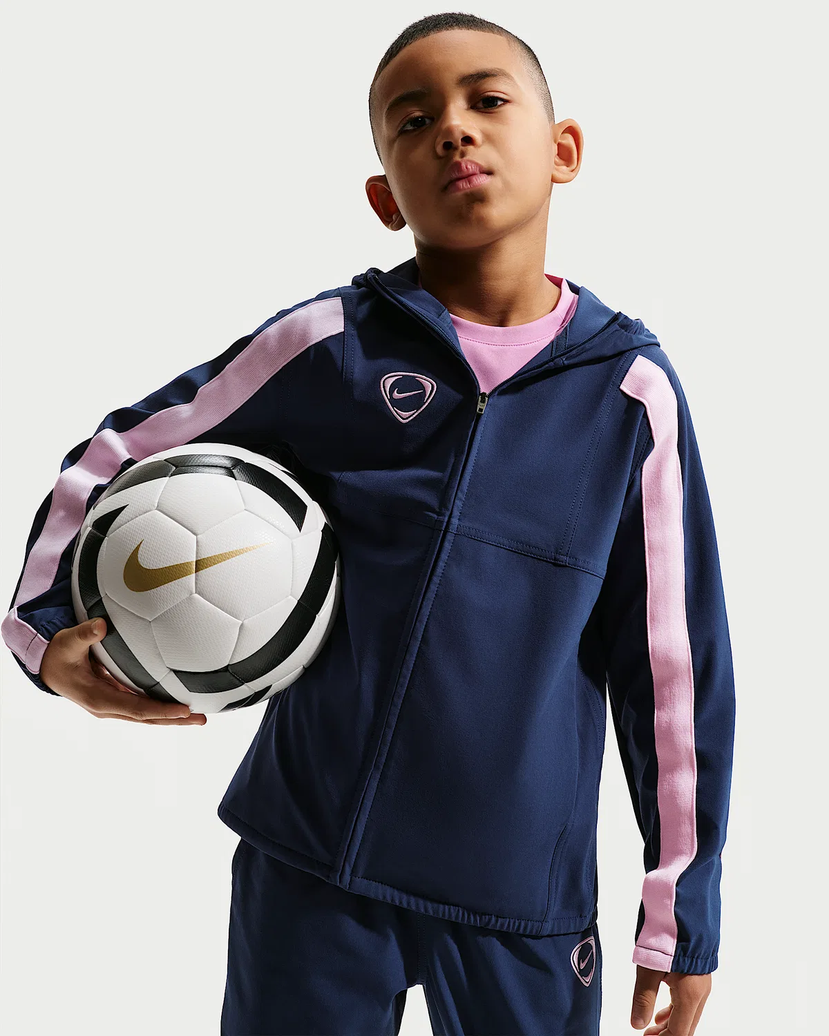 Детская ветровка Nike Energy Repel Soccer Woven, Midnight Navy/Court Blue/Pink Foam/Court Blue — фото 3