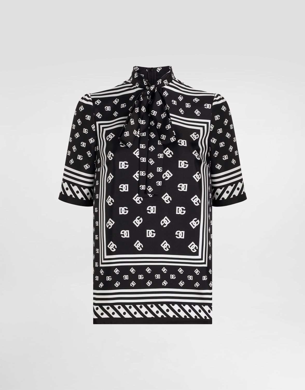 

Шелковая блузка с короткими рукавами, бантом на шее и принтом в виде платка с логотипом dg по всей поверхности Dolce & Gabbana, черный