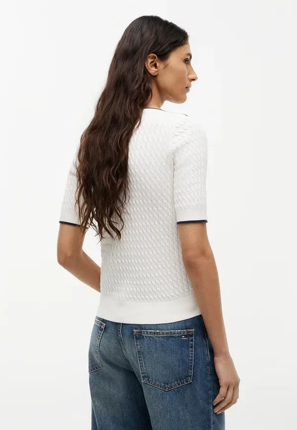 Джемпер Tommy Hilfiger, модель Fine cable boat neck, цвет слоновая кость — фото 3