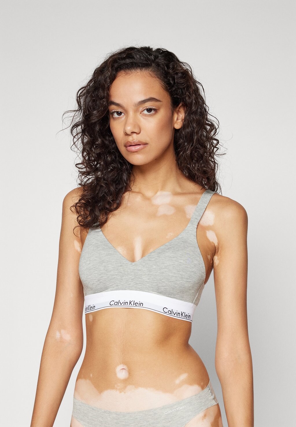 

Бюстгальтер для подтяжки груди MODERN BRALETTE Calvin Klein, серый