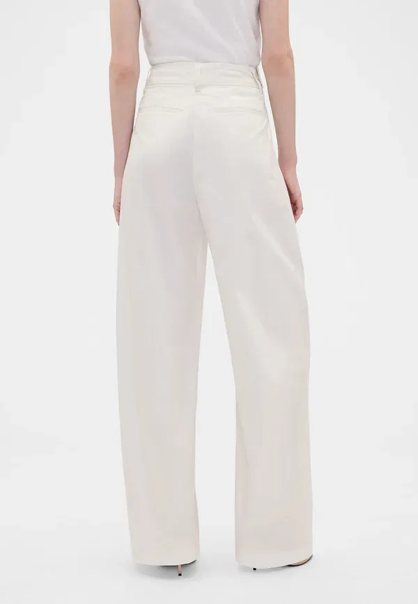 Брюки Victoria Beckham High Rise Pleated Arc Trouser, Gap, новый цвет офф-вайт — фото 3