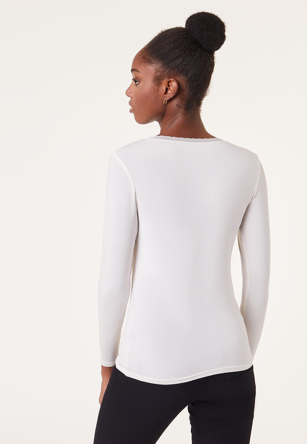 

Базовый слой WARM ME UP Etam, молочный