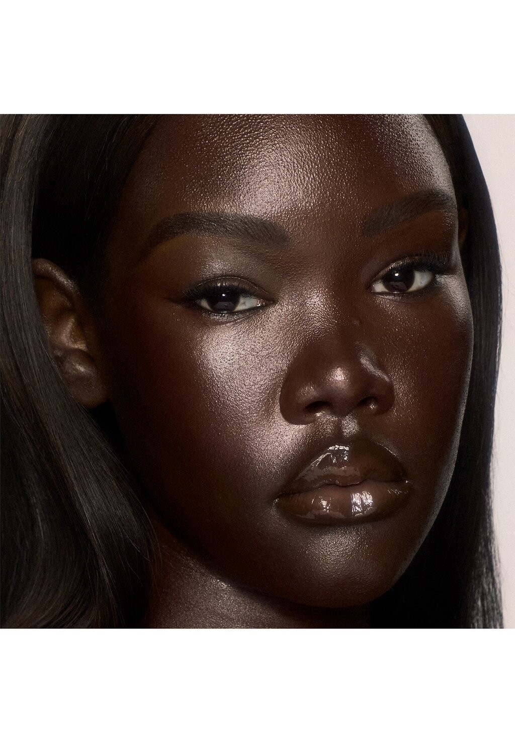 Увлажняющий тональный стик UNREAL SKIN SHEER GLOW TINT Charlotte Tilbury, 17 deep, 9 г — фото 4