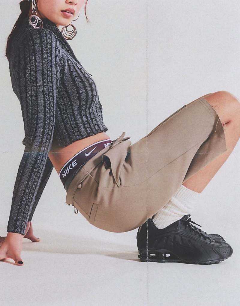 

Nike – Shox R4 – кроссовки Schwarze