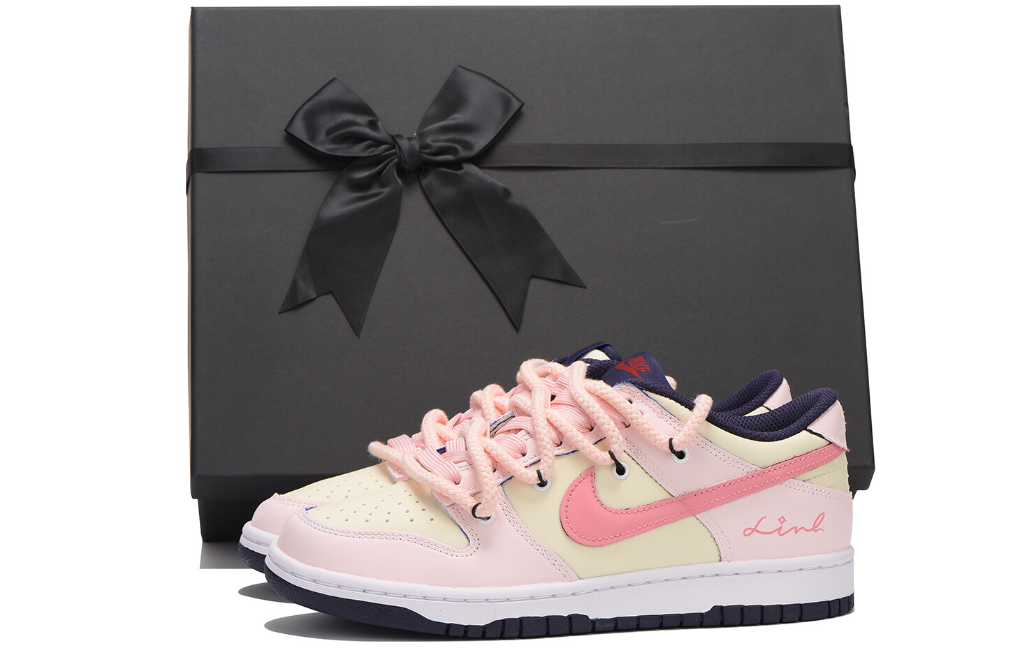 

Кроссовки Nike Dunk Skateboard Shoes Women's Low-Top White