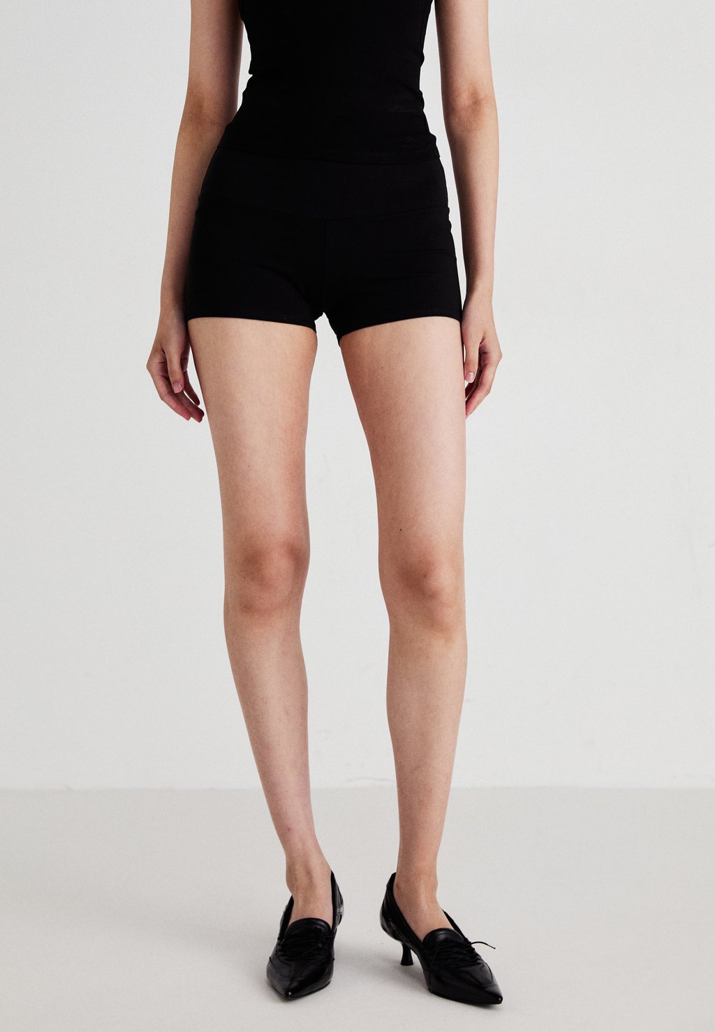

Шорты ALANNA HOTPANTS Weekday, черный