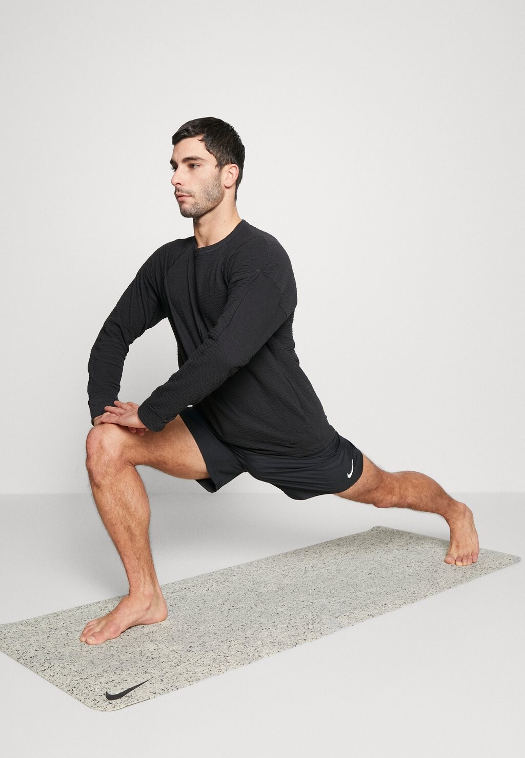 Спортивные шорты FORM SHORT Nike, черный — фото 2