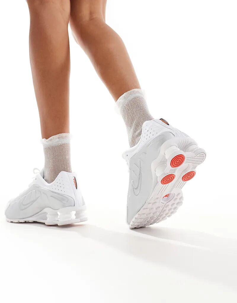 Кроссовки Shox R4 белого цвета Nike — фото 4