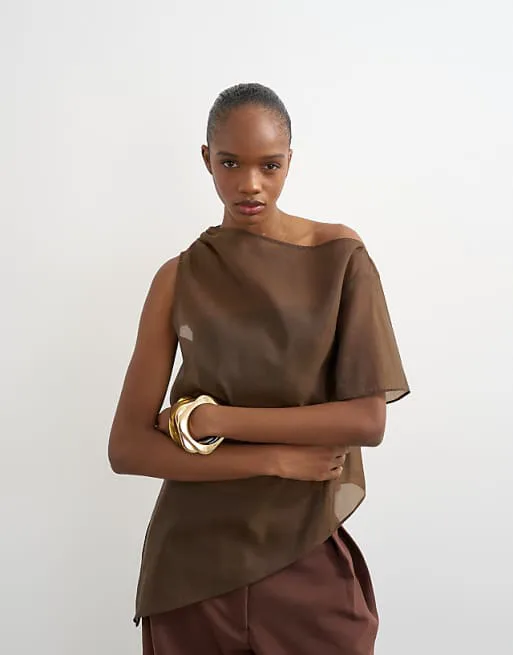 

Шоколадный топ из органзы на одно плечо Topshop