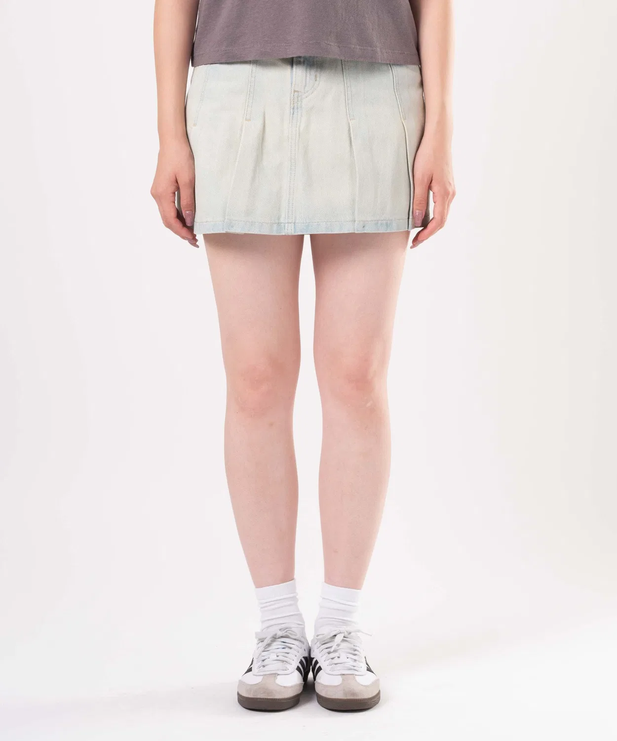 Юбка мини плиссированная Levi's джинсовая светлый индиго