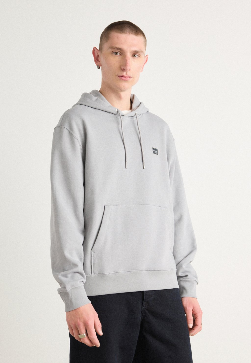 

Толстовка с капюшоном BADGE HOODIE Calvin Klein Jeans, серый
