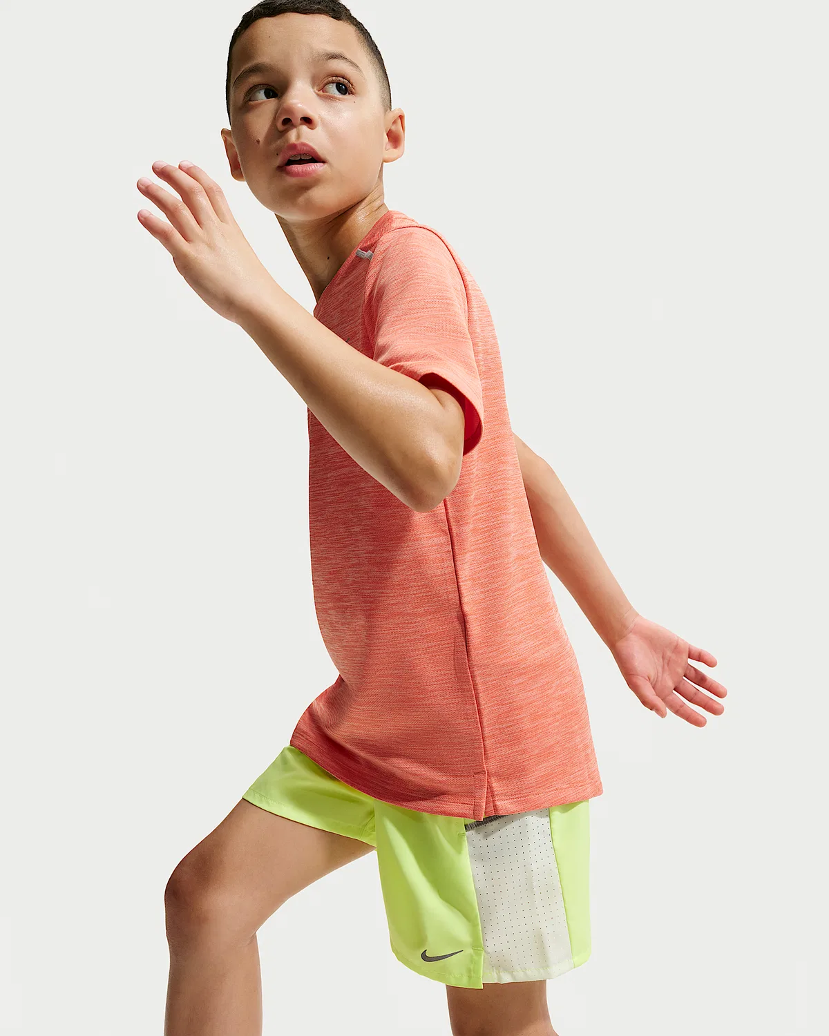Детские тренировочные шорты Nike Miler Dri-FIT, Volt Ice/Volt Tint — фото 4