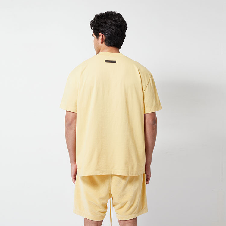 Футболка с коротким рукавом Fear Of God Essentials, светло-желтый — фото 4