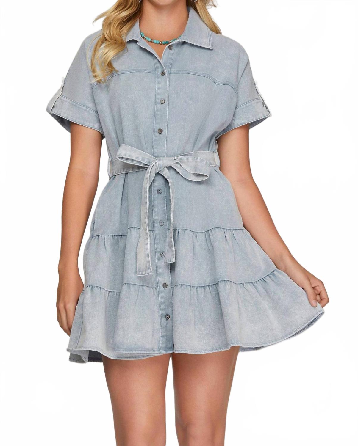 

Мини-платье с короткими рукавами, застегивающееся на пуговицы и поясом на талии, синего цвета She + Sky, синий