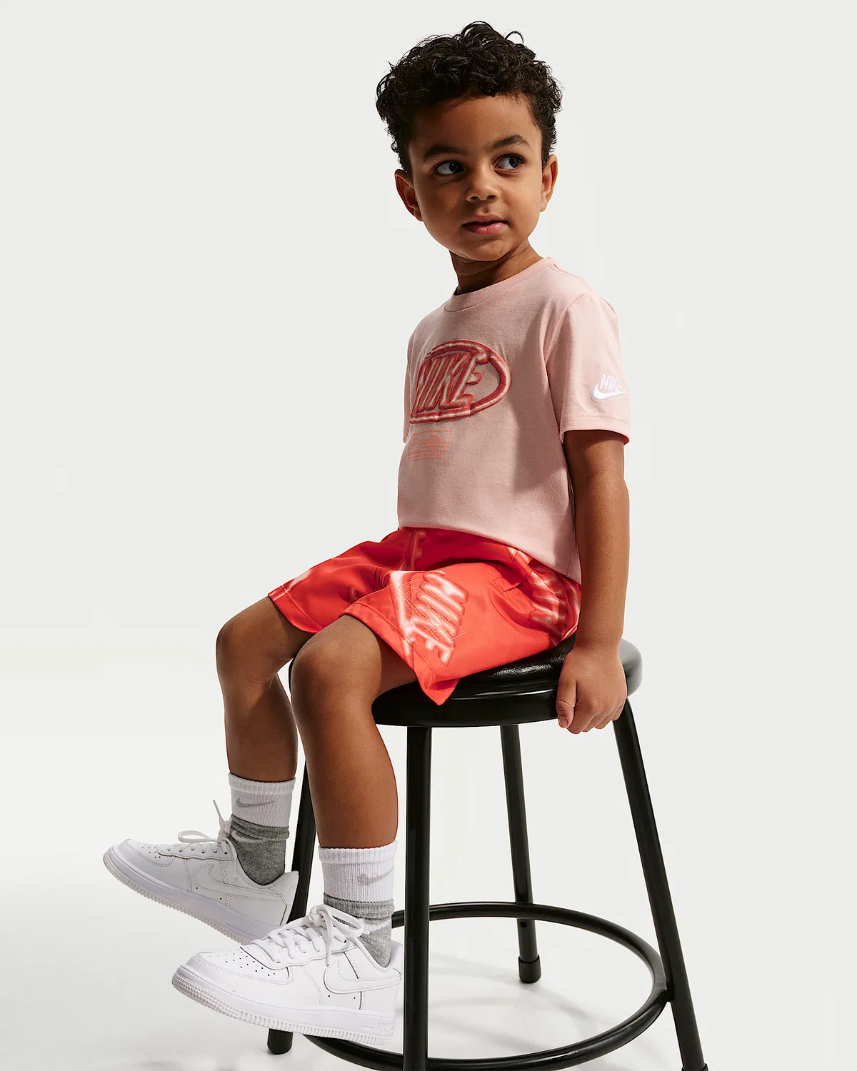 Детский набор из футболки и шорт с плавательным эффектом Nike Sportswear Club, Turf Orange — фото 4