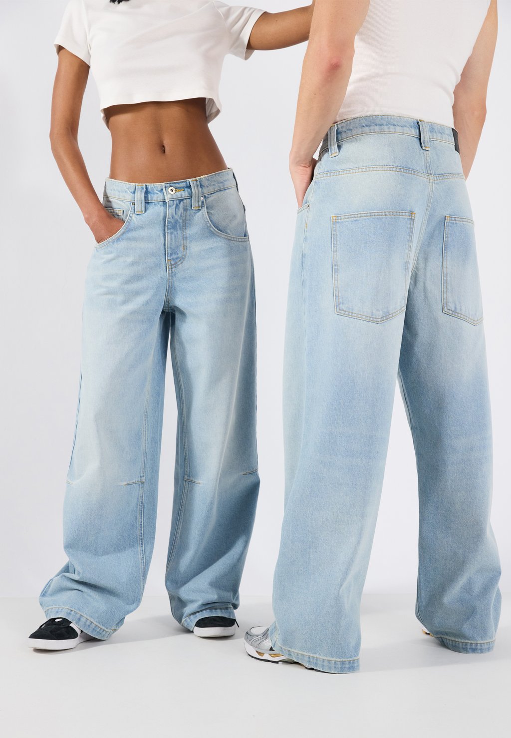 

Мешковатые джинсы UNISEX YOURTURN, протертый деним