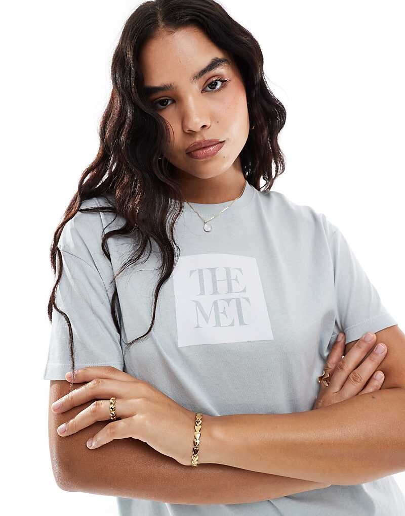 

Pull&Bear – футболка в цвете Blassblau с графикой «The Met»