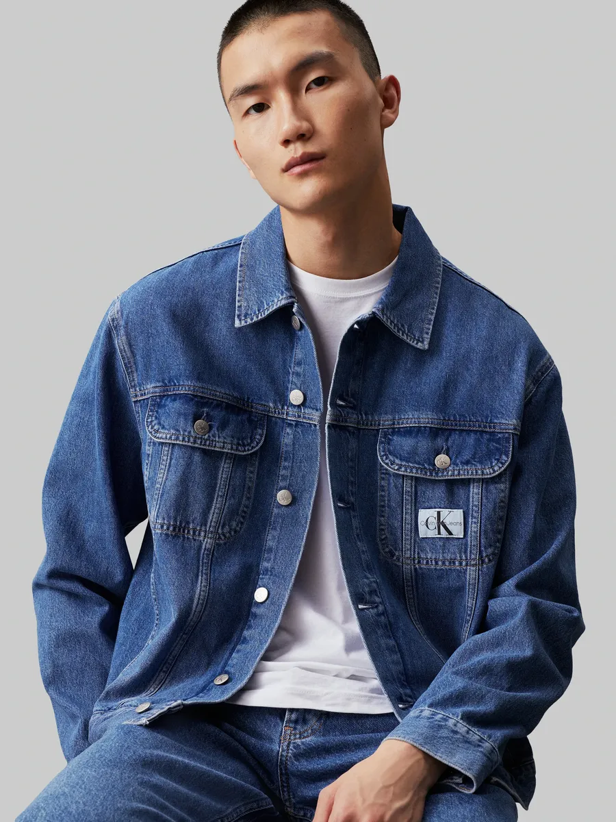 

Джинсовая куртка Calvin Klein Jeans "REGULAR 90's DENIM JACKET" с нашивкой-логотипом, джинсовый