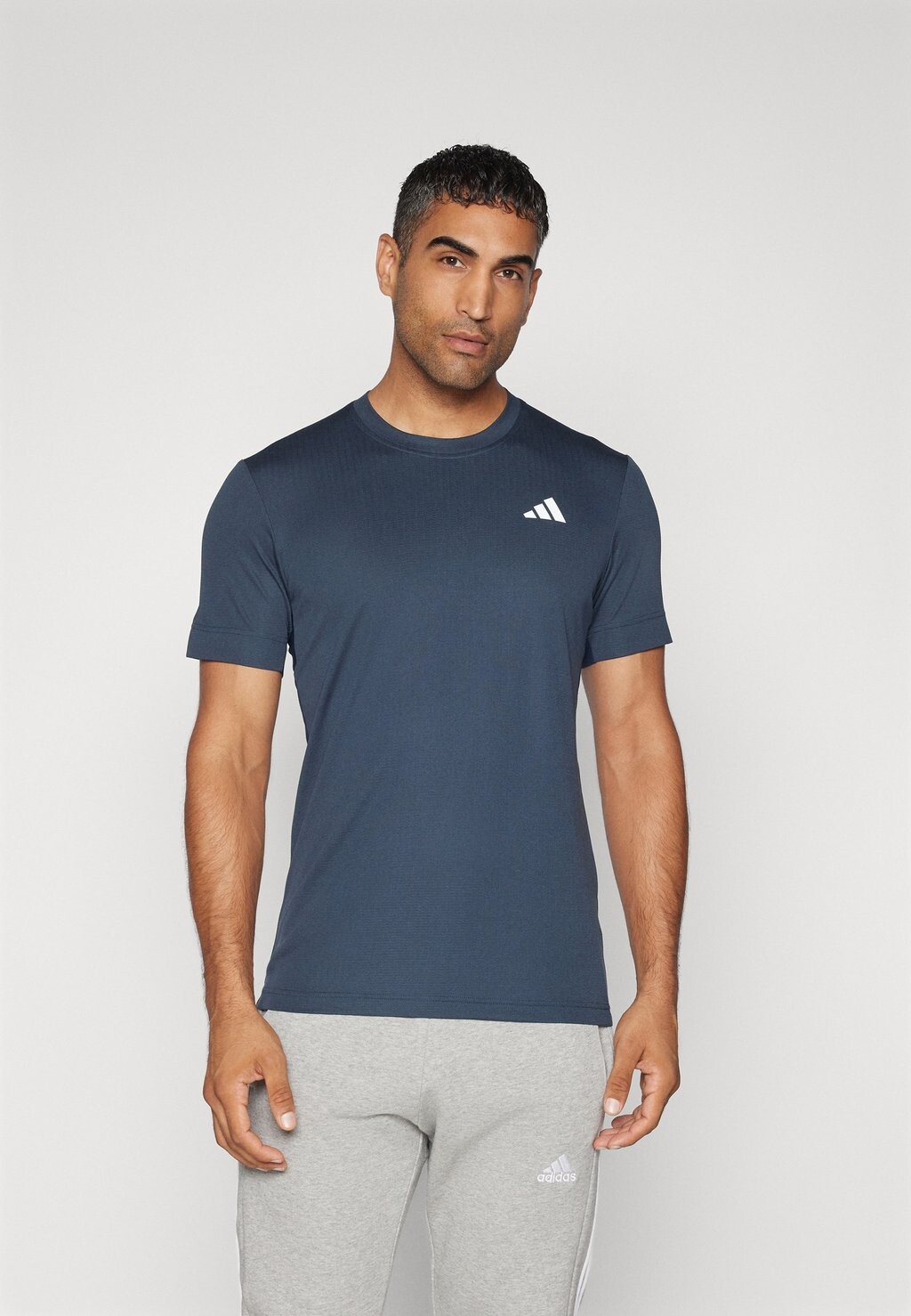 

Спортивный топ Freelift Tee adidas Performance, Aurora Inc