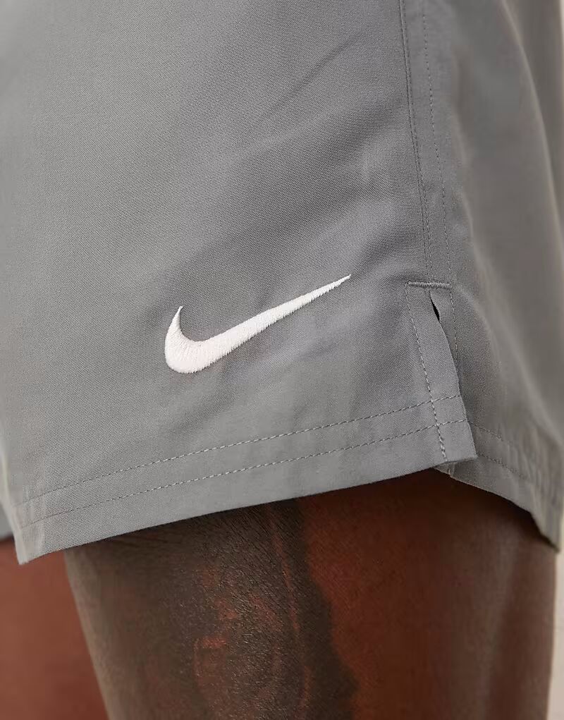 Плавки-шорты Nike Volley 5 дюймов серого цвета Nike Swimming — фото 3