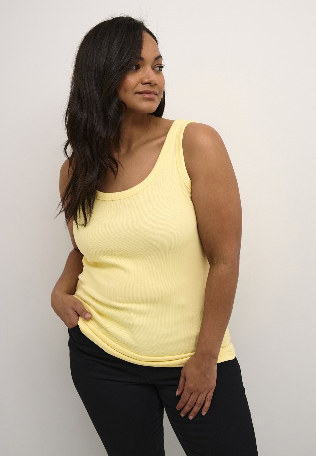 

Топ CARINA TANK Kaffe Curve, цвет mellow yellow