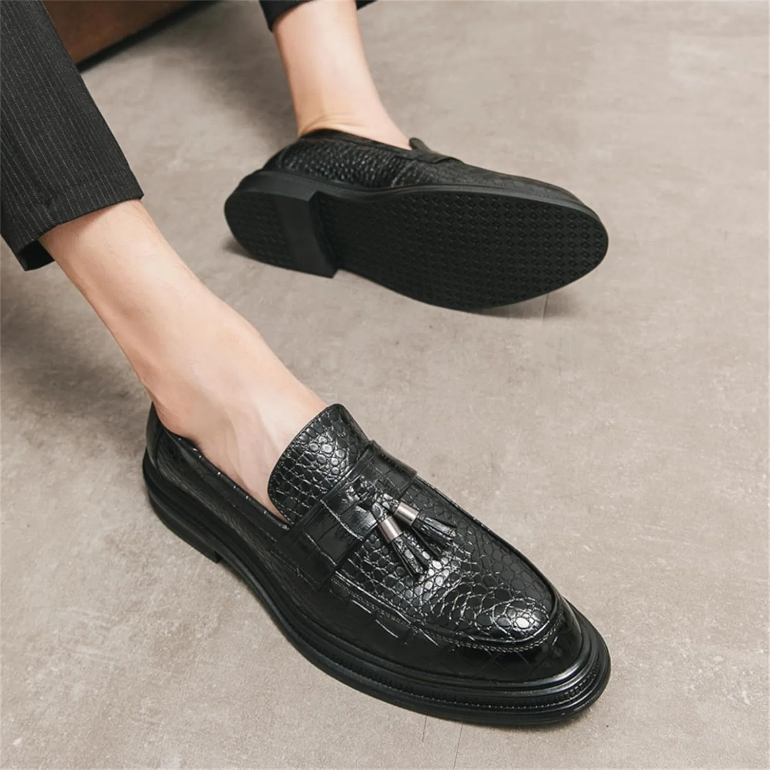Лоферы кожаные с принтом крокодила Croc на низком каблуке, черный JSDWNDO — фото 2
