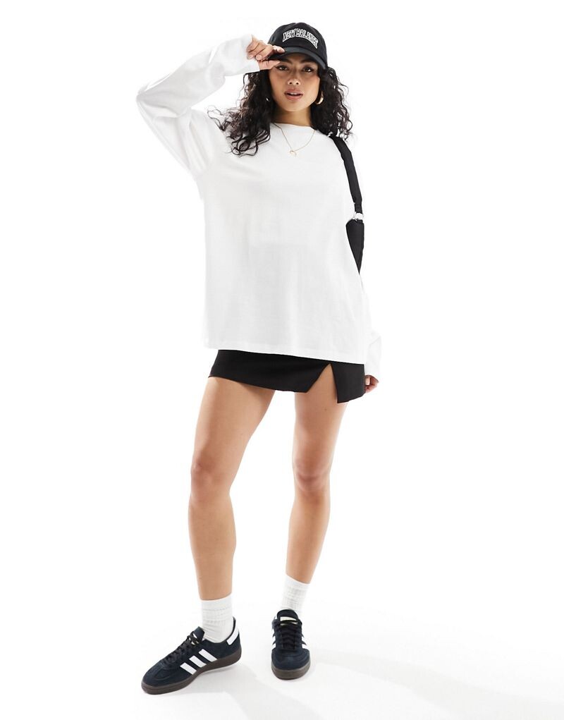 

Белая футболка с длинными рукавами ASOS DESIGN
