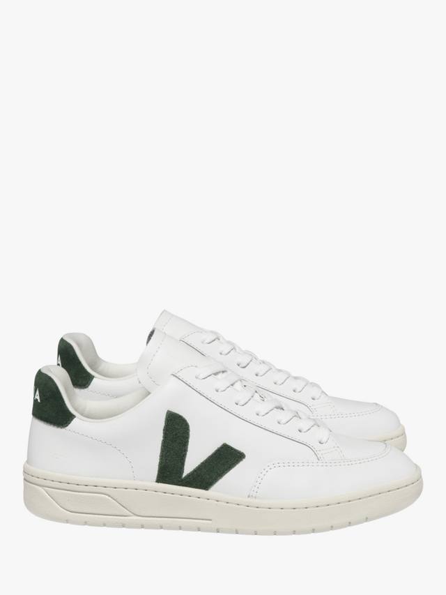 

Кожаные кроссовки на шнуровке v12 VEJA, цвет Extra White/Cyprus