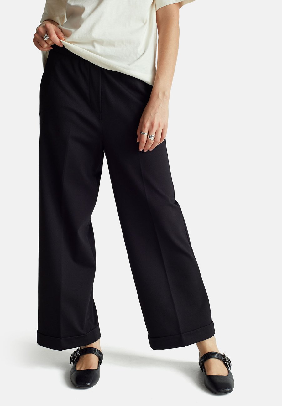 

Брюки United Colors of Benetton Trousers, Black