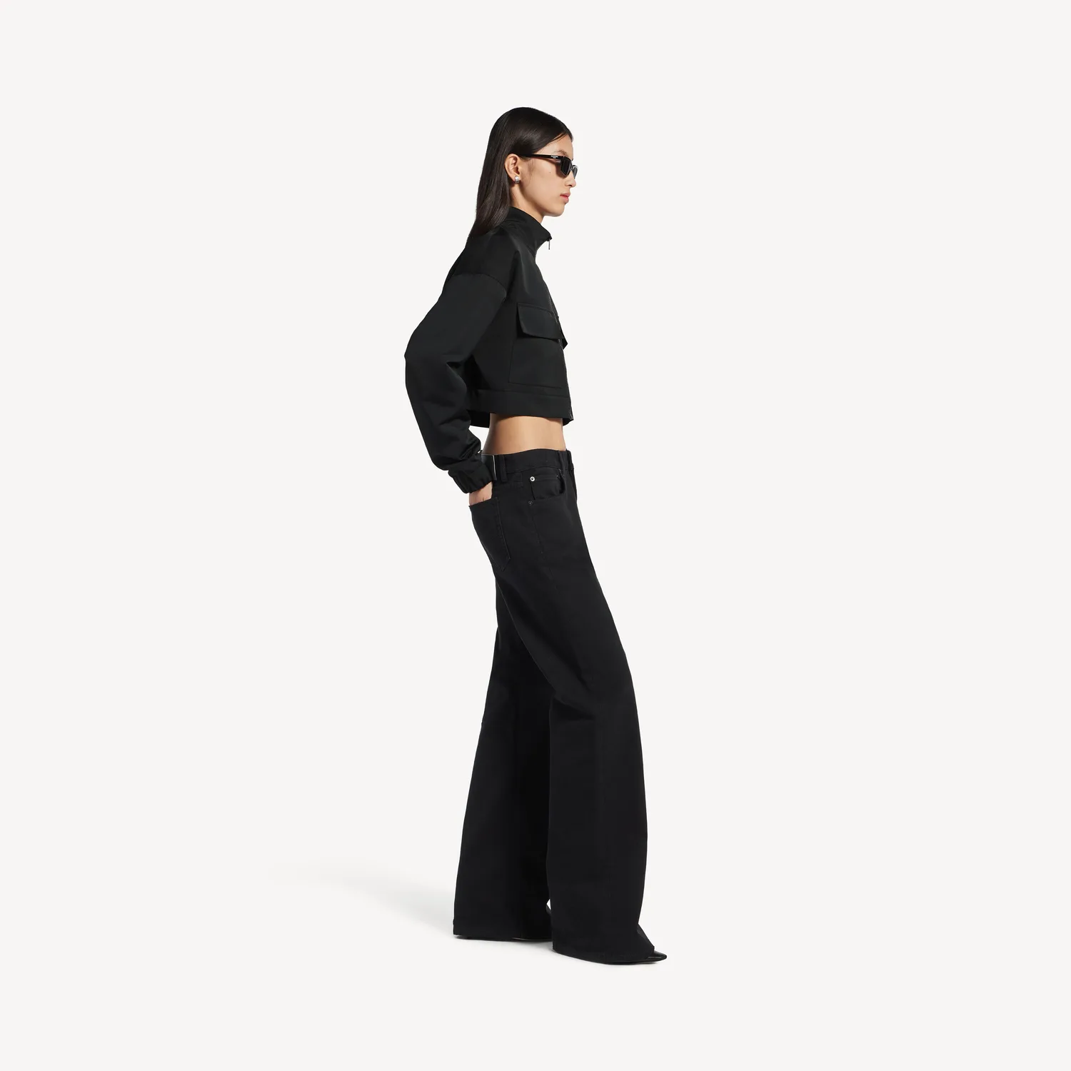 BALENCIAGA Женская укороченная спортивная куртка черного цвета — фото 3