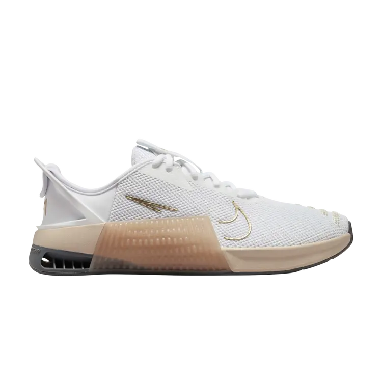 Кроссовки Wmns Metcon 9 EasyOn, цвет White Metallic Gold Sanddrift
