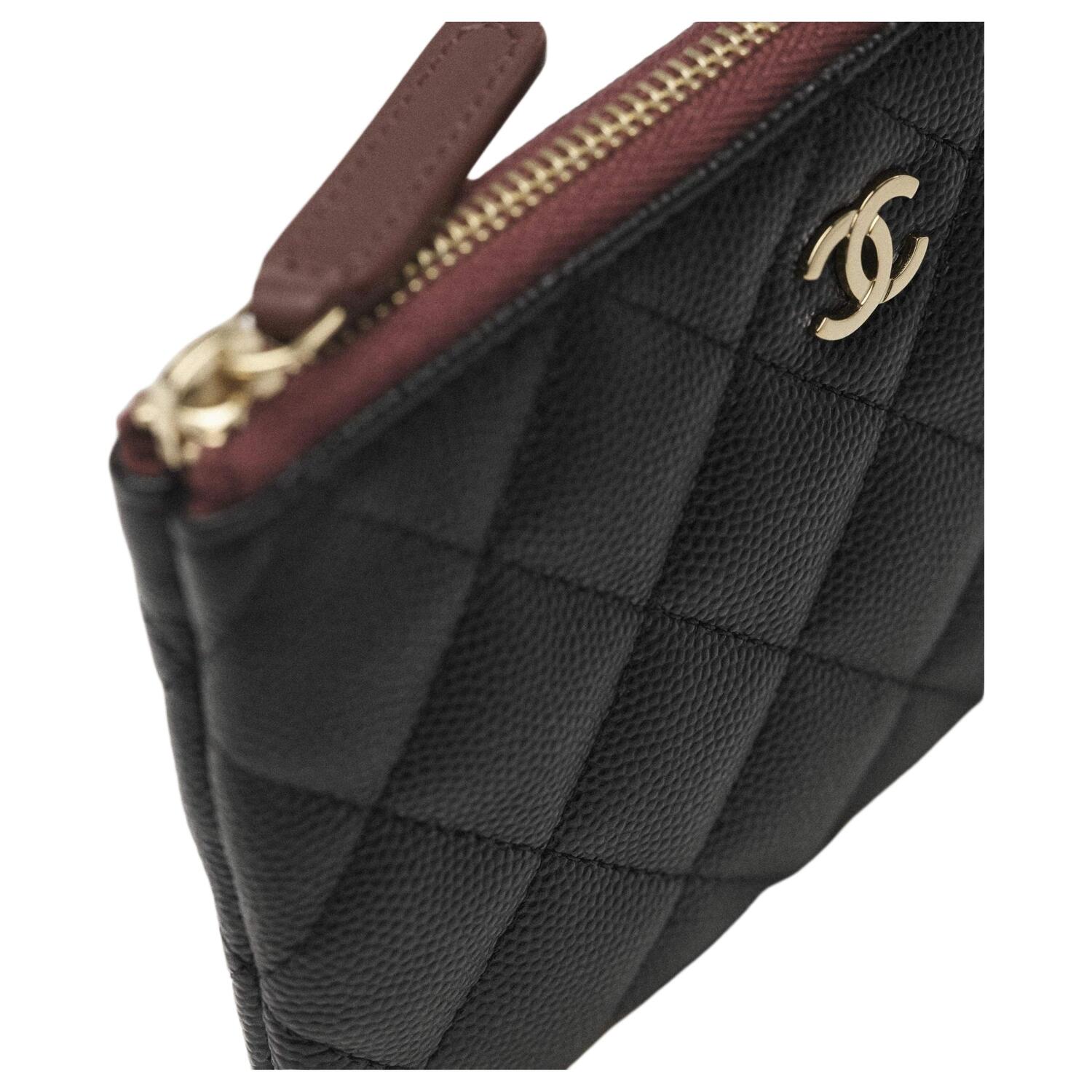 CHANEL Клатч из зернистой тиснёной блестящей телячьей кожи с принтом трубы — фото 4