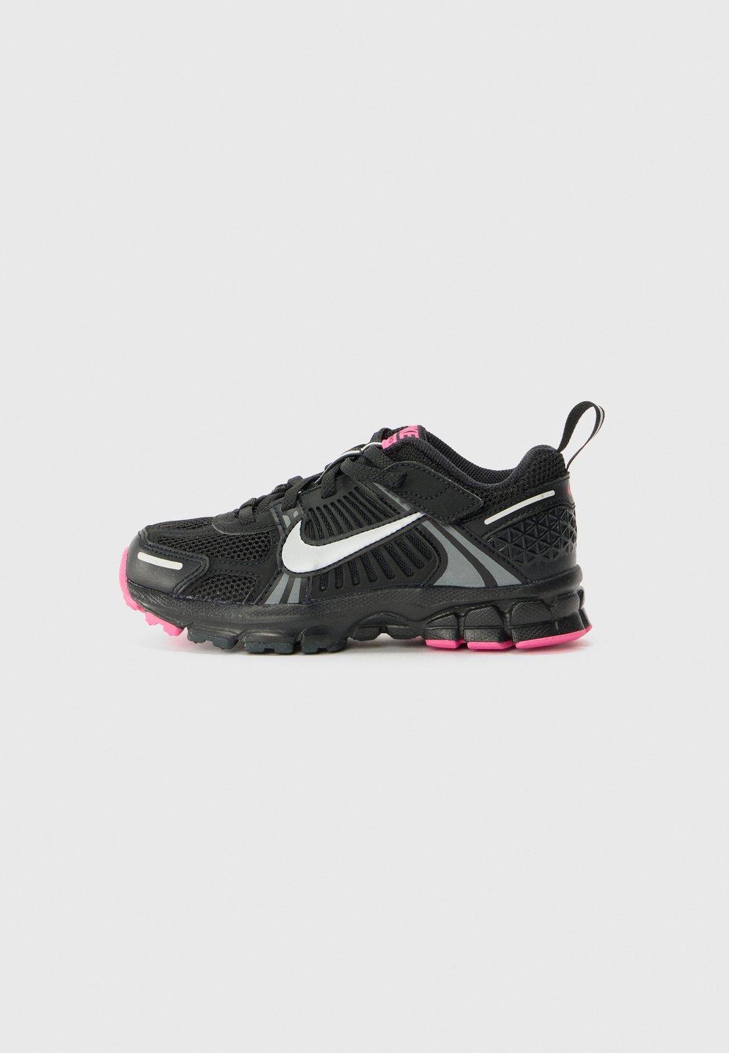 

Кроссовки VOMERO UNISEX Nike Sportswear, черный